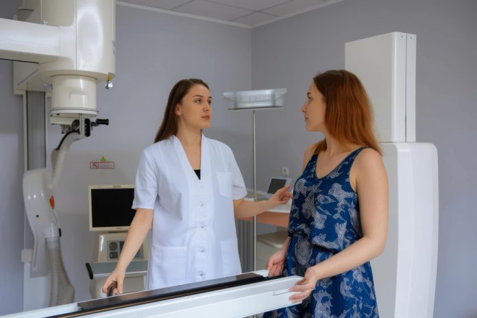 Mamografia este recomandată femeilor cu sâni denși?