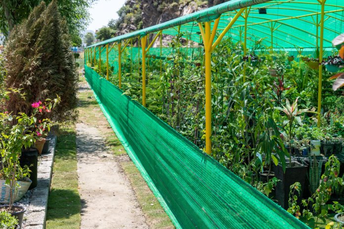 Pot plasele de umbrire să reziste la vânturi puternice?
