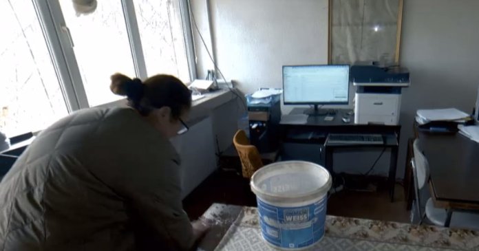 Fotografii uimitoare dezvăluie cum autoritățile își neglijează personalul, constrâns să muncească în medii deficitare. „Până la urmă... suntem creativi”