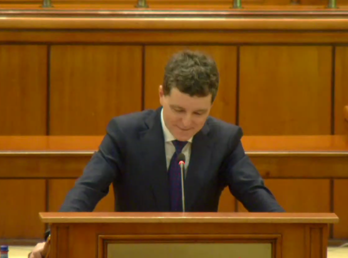 „Nu simțiți rușine?” Deputații din opoziție au întrerupt alocuțiunea președintelui Nicușor la propoziția despre Ucraina