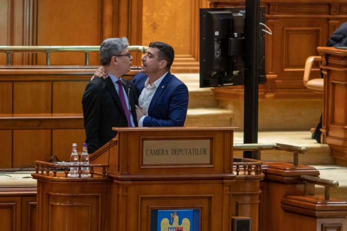 Virgil Popescu, ex-ministrul Energiei, atacat în Parlament de conducătorul AUR: Simioane, unde ți-a dispărut curajul? După ani de certuri și incitare la ură, constați că ura se întoarce.