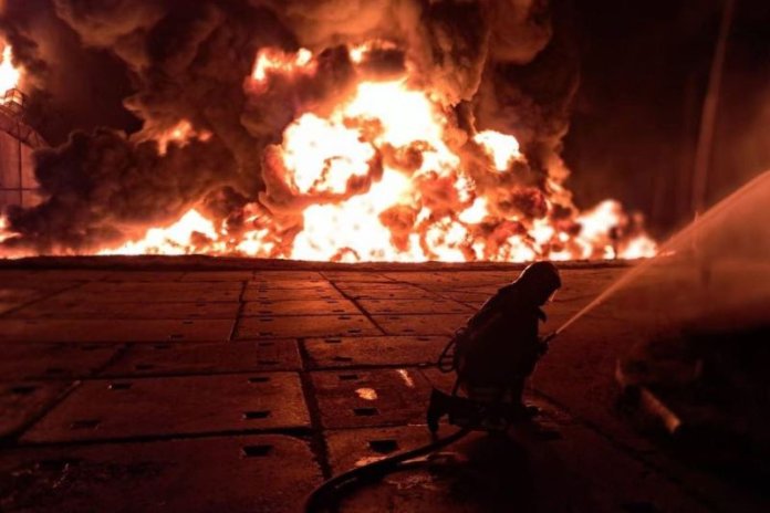 Atacuri rusești asupra terminalelor maritime ucrainene de la limita cu România / Date de la radarele MApN / Alertă RO-Alert în Tulcea și Galați