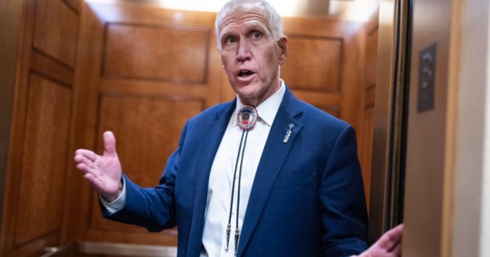 „Sunt obosit de ignoranță”. Senatorul republican contestă afirmațiile lui Stephen Miller referitoare la Groenlanda