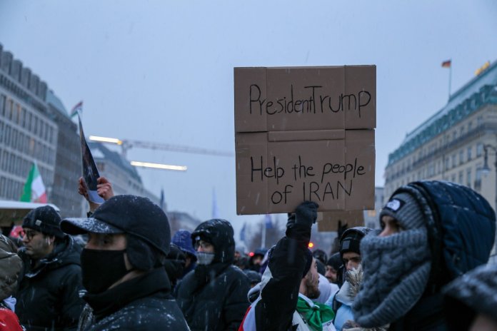 Trump avertizează cu privire la „consecințe drastice” din partea SUA dacă Iranul va începe punerea în aplicare a pedepselor cu moartea pentru protestatari.