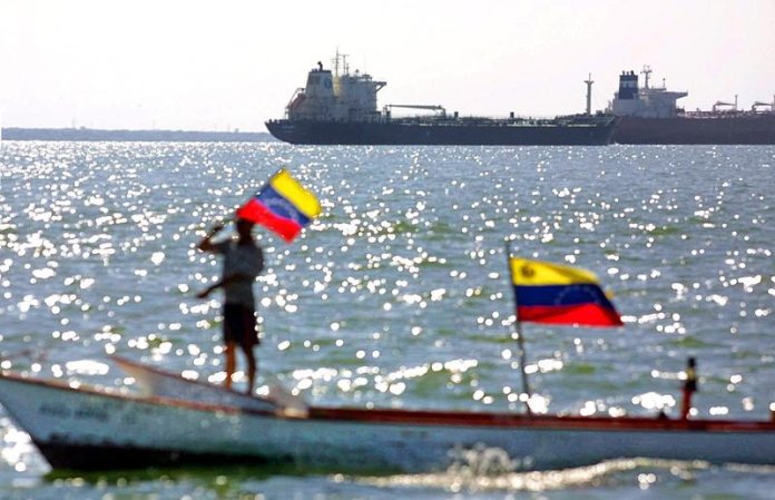 Venezuela are resurse de petrol, însă se luptă cu o datorie externă colosală. Cine sunt „vulturii” care așteaptă să își recupereze investițiile?