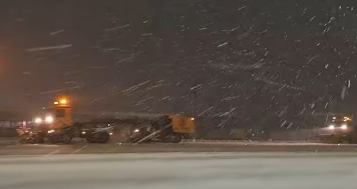 A intrat în aplicare codul portocaliu de viscol pentru 12 județe și București. Specialiștii în meteorologie atenționează că este „cel mai grav episod de iarnă” / Autoritățile sugerează „evitarea călătoriilor”