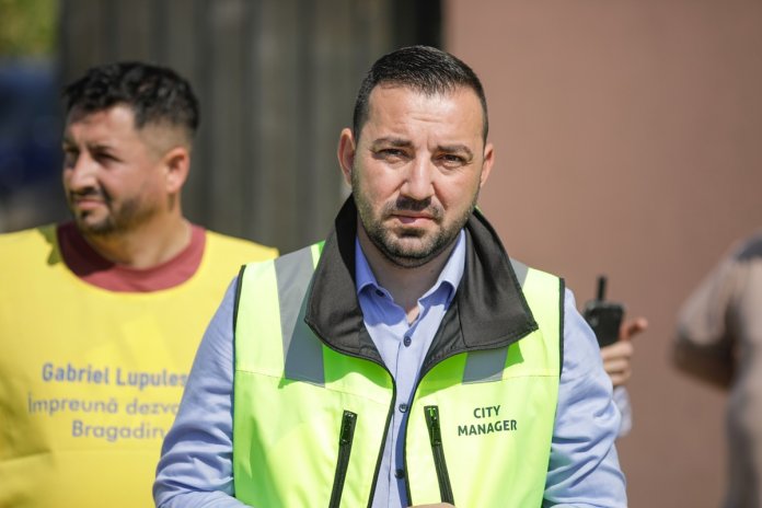 Trei indivizi au fost arestați în urma perchezițiilor efectuate de DNA la Primăria Sectorului 5, printre aceștia aflându-se și nepotul lui Piedone.