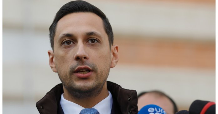 Vlad Gheorghe, consultantul lui Bolojan, îl critică pe Ciolacu în legătură cu bugetul: „Covrigarul trebuie să clarifice niște miliarde”