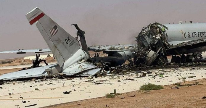 Aspectul unui avion-radar american total avariat de iranieni într-o instalație militară din Arabia Saudită