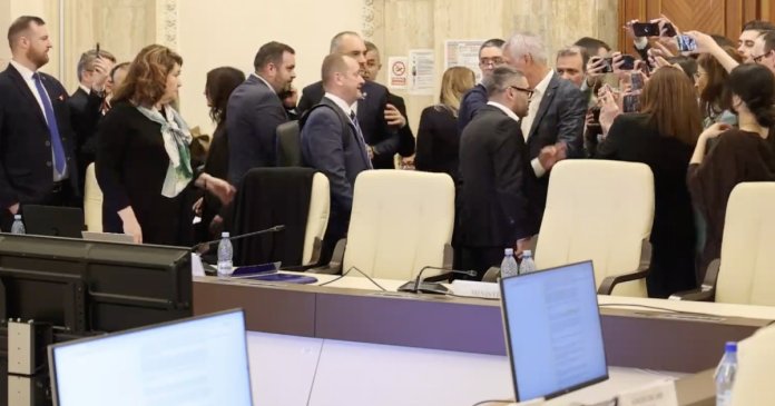 „Democrația sub amenințare!”. Deranj la votul sprijinului pentru pensionari: propunerea a fost refuzată, în ciuda faptului că inițial...