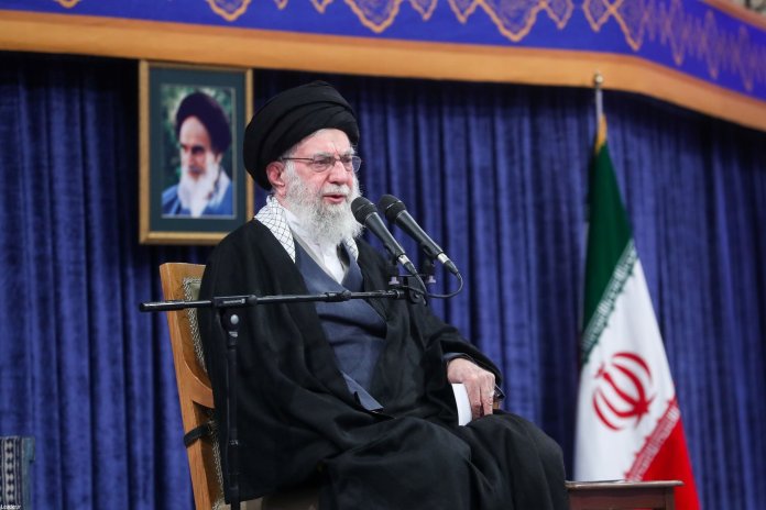 „Prima doamnă” nerăzbunicată a Iranului: Partenera lui Khamenei și absența de date din media oficială privind situația ei
