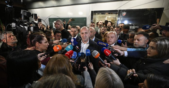 Rumen Radev declară „înfrângerea apatiei”, în timp ce „Bulgaria progresistă” își afirmă reușita în...