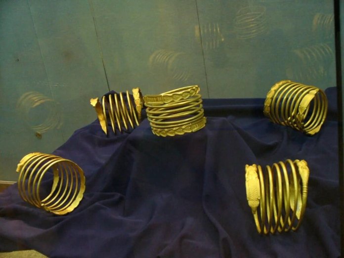 Tezaurul dacic în valoare de 2 milioane de euro, sustras din Munții Orăștiei și comercializat pe piața clandestină, are conexiuni cu „cartelul sârbo-croată”.