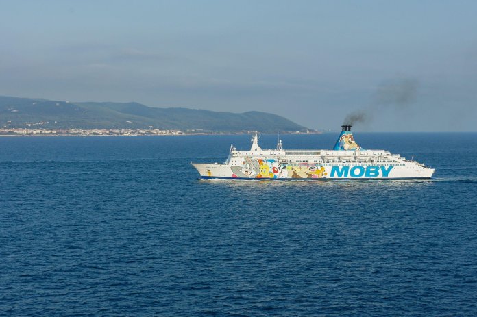 Un tanker sancționat a traversat Strâmtoarea Ormuz, neținand cont de blocada impusă de forțele armate ale Statelor Unite.