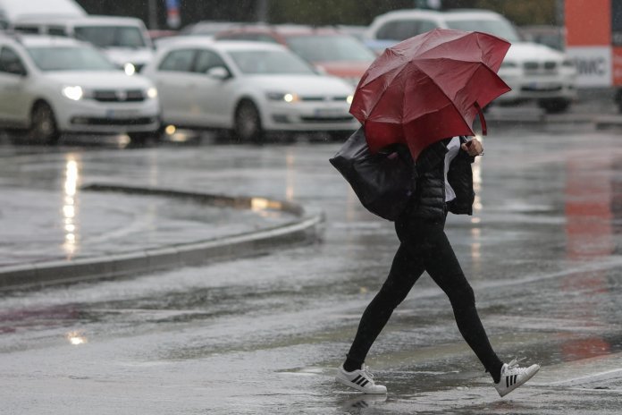 Vreme schimbătoare: precipitații și ninsoare în zonele montane. Perioada noului val de frig de săptămâna viitoare și estimarea pentru sărbătoarea de Paște.