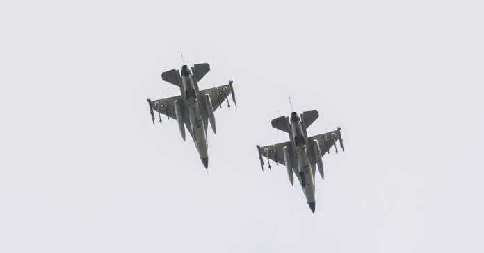 Dronă rusească pătrunde în spațiul aerian al României, MApN mobilizează avioane F-16.