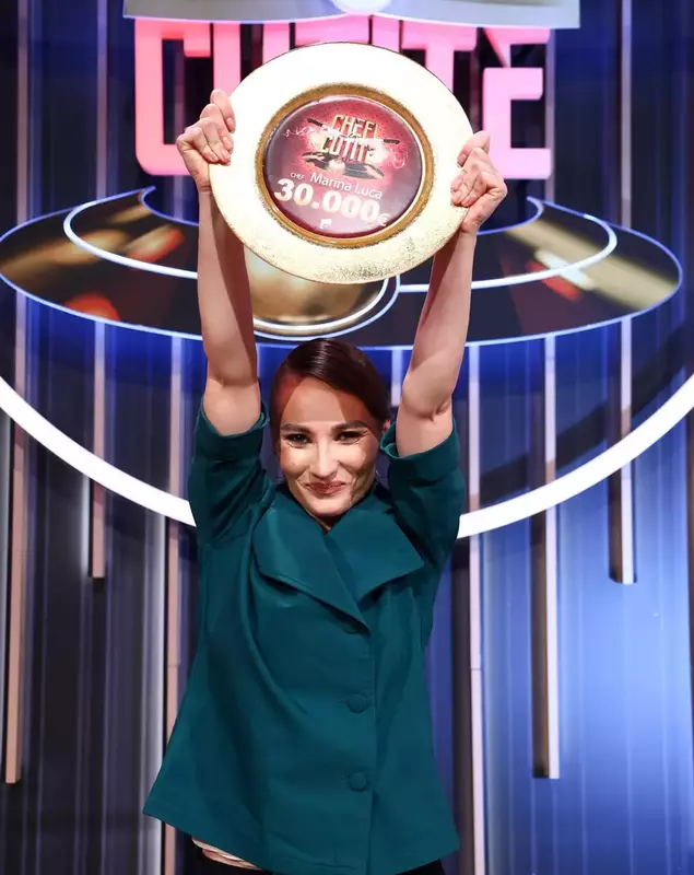Marina Luca a învins în sezonul 17 al show-ului Chefi la cuțite 2026. Ce recompensă a primit împreună cu Cuțitul de aur oferit de chef Sautner?