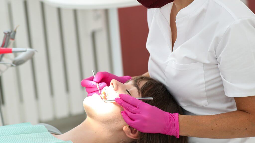 aparat-dentar-fix-sau-alignere-ghid-pentru-parin-i-i-adul-i-din-bucure-ti-cum-alegi-tratamentul-ortodontic-potrivit-i-ce-presupune-fiecare-etapa2