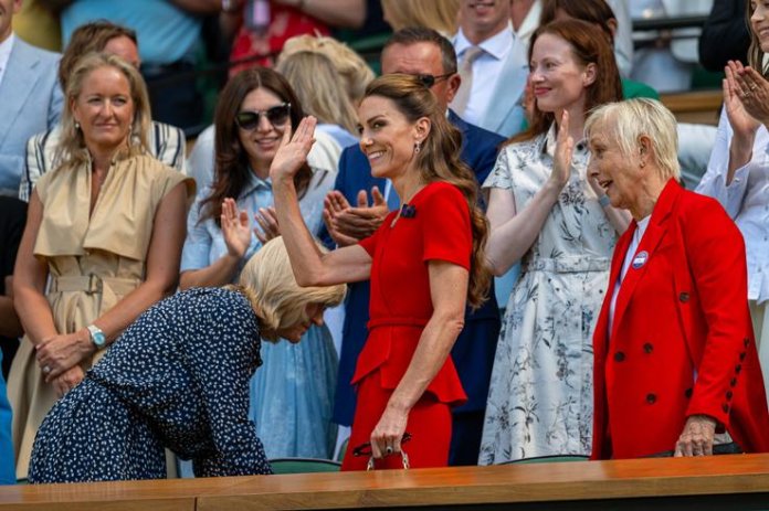 Simona Halep și omul de afaceri Dorin Mateiu, zăriți în loja regală de la Wimbledon, în compania Prințesei Kate și a lui Sharapova.