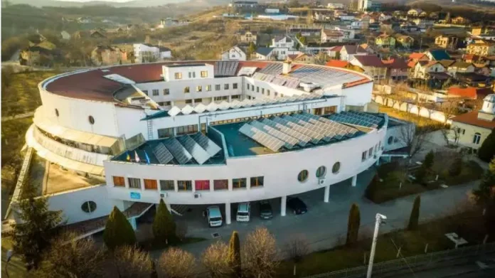 Starețul mănăstirii care a primit 20 de seniori mutați din centrele lui Viorel Pașca: „Niciunul n-a exprimat nimic negativ”