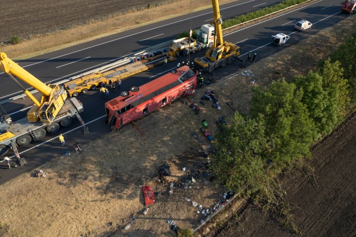Accident tragic de autobuz în Ungaria: 12 morți și 10 răniți grav