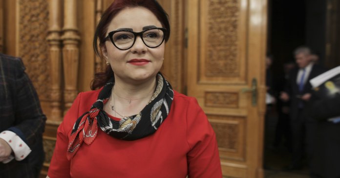 Cristina Trăilă a renunțat la funcția sa din Guvern. Răspunsul ei la accusationile din cazul DNA.