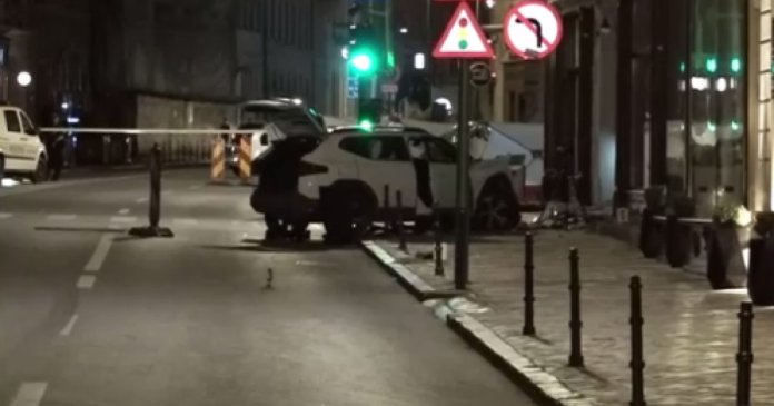 Doi pietoni și-au pierdut viața după ce un autoturism a pătruns pe trotuar, pe strada Mureșenilor din...