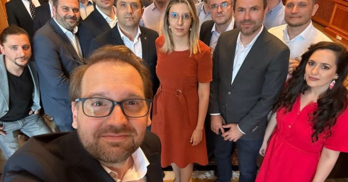 Forțele de dreapta se adună pentru a-l susține pe Dominic Fritz, în urma hotărârii CCR: „Nu mor caii, când câinii vor”...