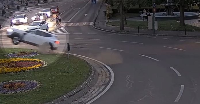 Șoferul implicat în accidentul care a dus la decesul a două persoane în Brașov a fost reținut. Comunicatul Poliției în legătură cu condiția sa medicală în...
